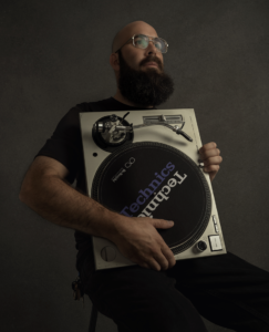 Nash holding technics turntable