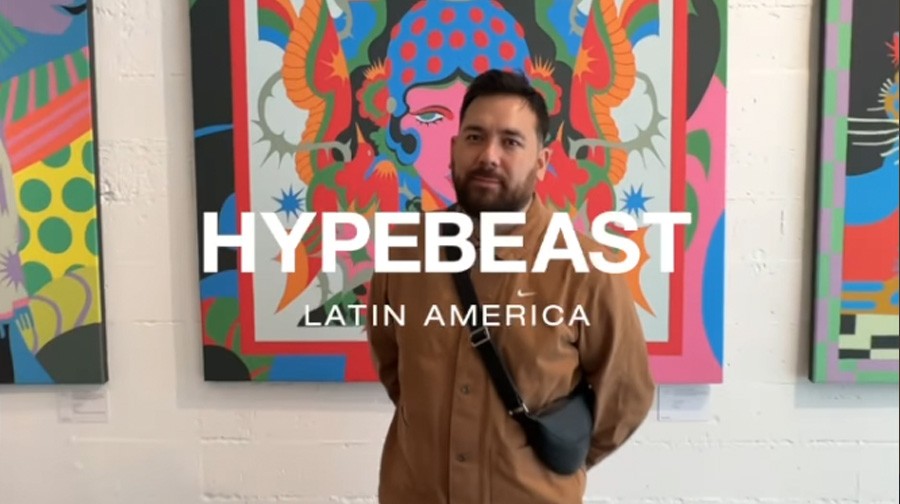 Man standing in front of colorful artwork with "HYPEBEAST LATIN AMERICA" text overlayed on the image.